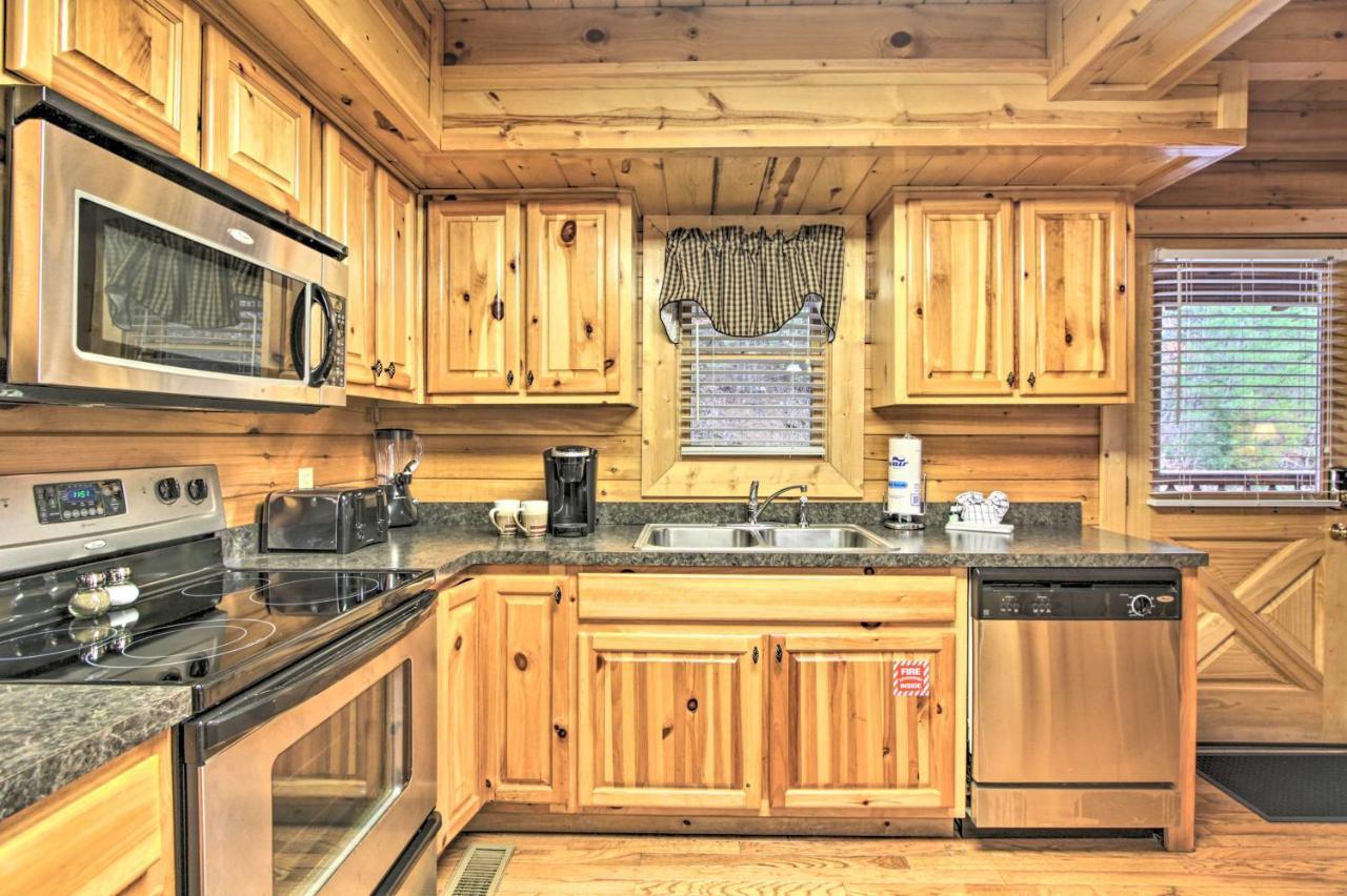 Cabin With Hot Tub About 2 Mi To Island In Pigeon Forge! Buitenkant foto