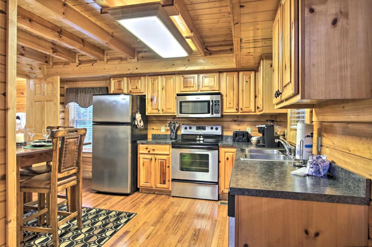 Cabin With Hot Tub About 2 Mi To Island In Pigeon Forge! Buitenkant foto