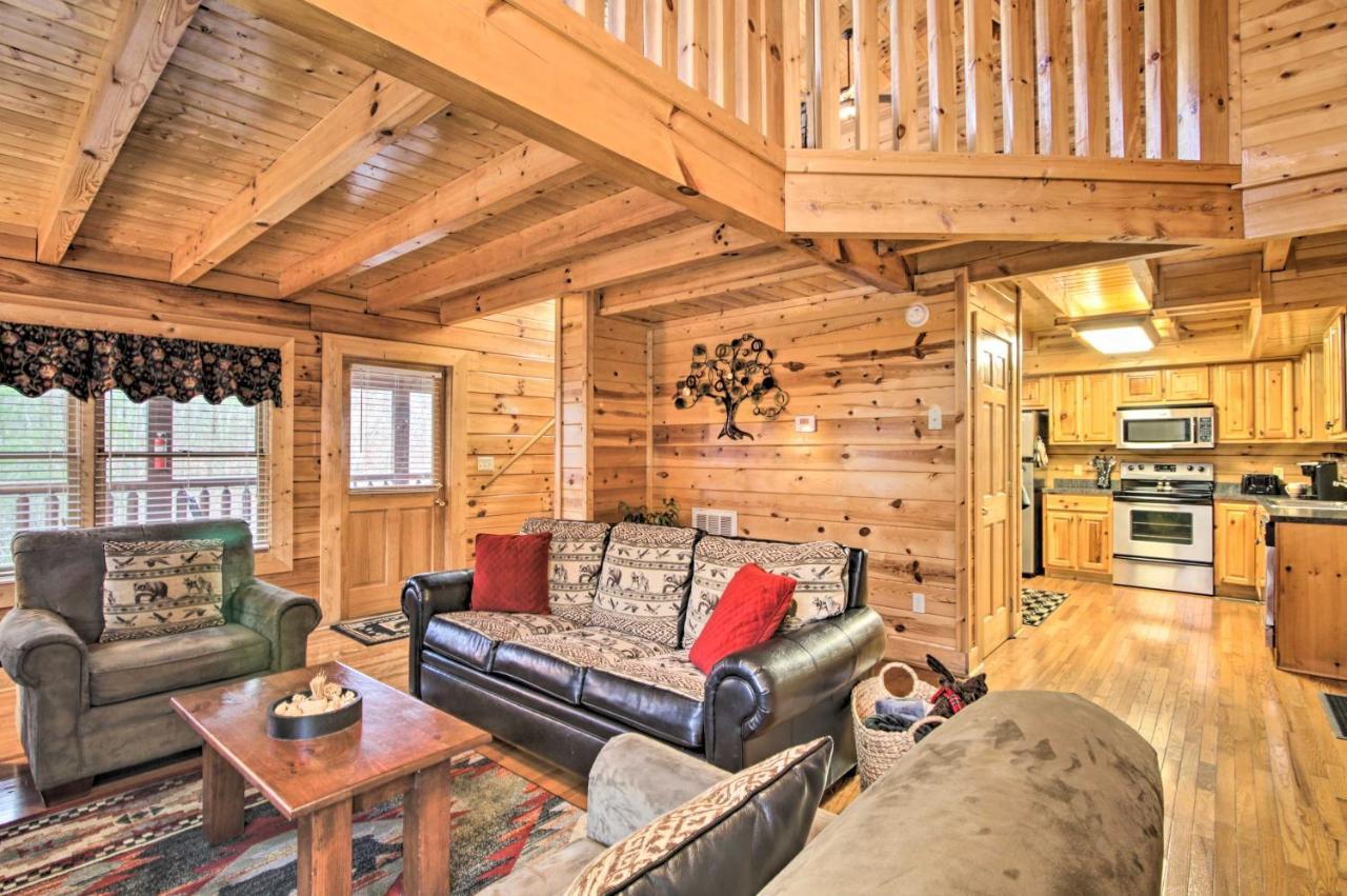 Cabin With Hot Tub About 2 Mi To Island In Pigeon Forge! Buitenkant foto