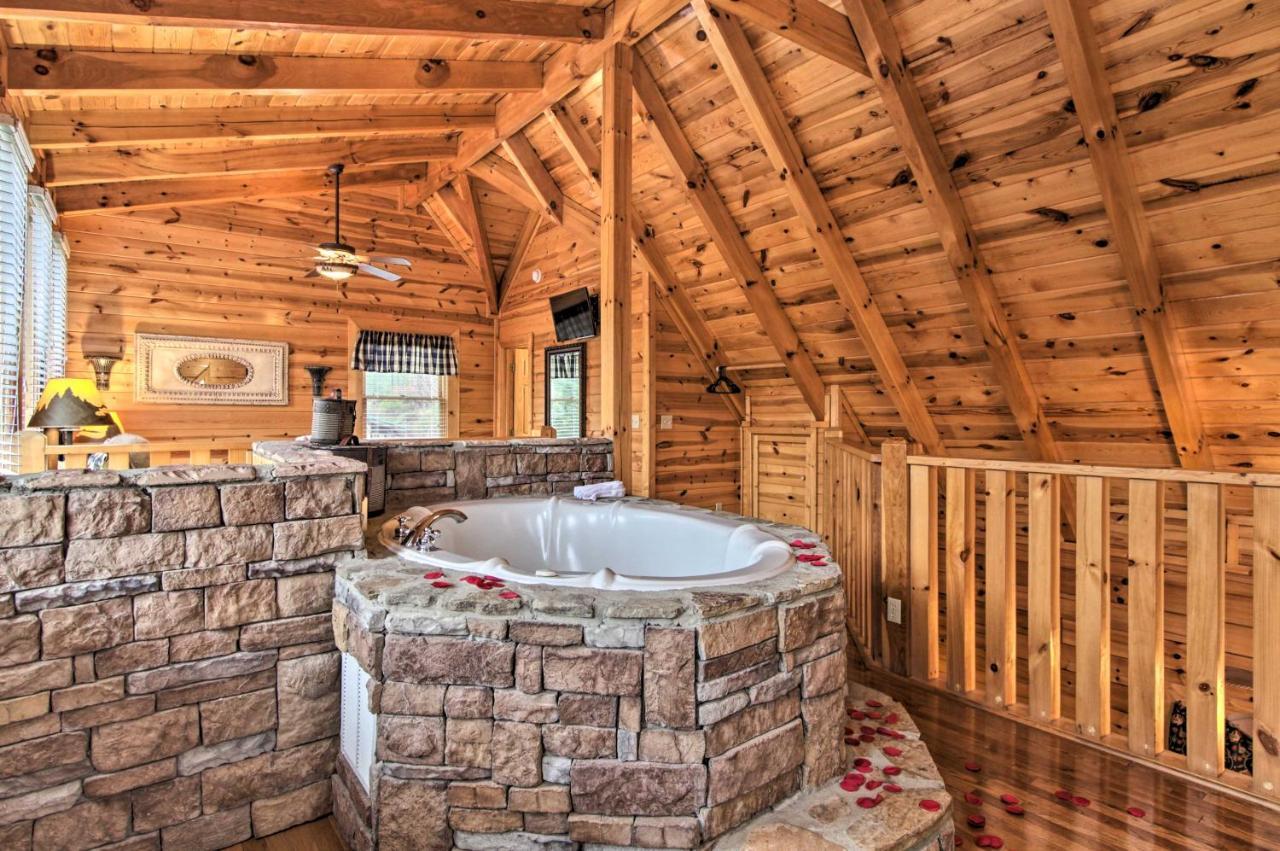 Cabin With Hot Tub About 2 Mi To Island In Pigeon Forge! Buitenkant foto